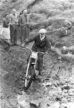 Ian Williamson, 249cc Franch-Barnett, on Cheeks Hill, Axe Edge (near Buxton). 1961 Clayton Trial (Photo by B R Nicholls)